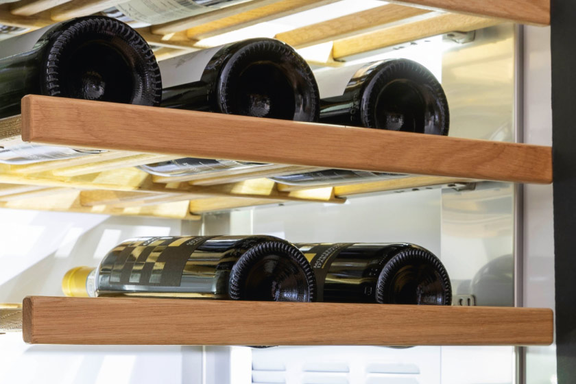 Cantina vini da incasso da 45 cm con porta pannellata reversibile, apertura sx - immagine 3