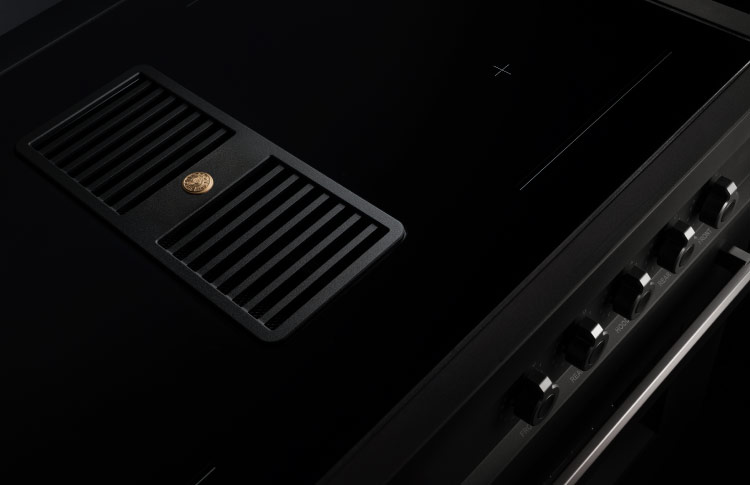 Cucina da 90 cm Air-Tec con piano a induzione e cappa integrata, forno elettronico - serie Master - immagine 2